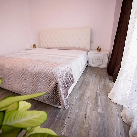 Apartment Nairi *